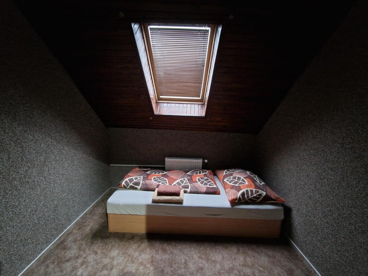 Penzion Skorpion Senec Bagian luar foto